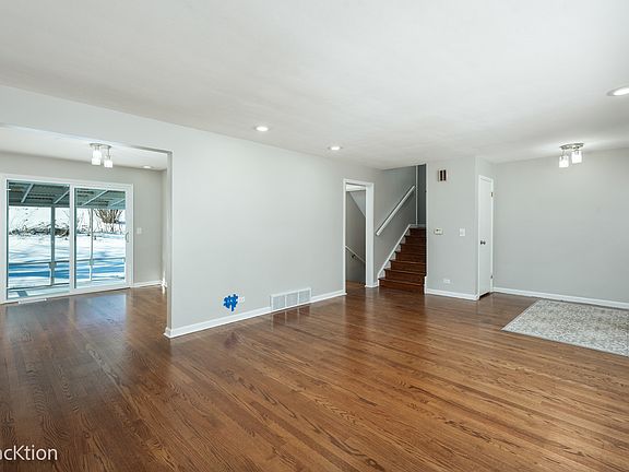 4th image of 102 Grove Ave