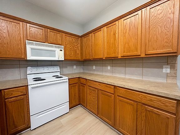 4th image of 821 Hickory St