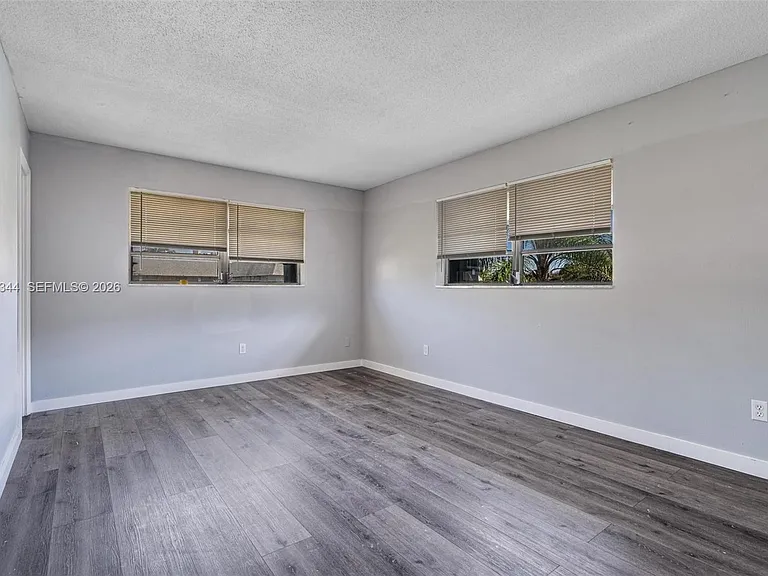 15205 NE 6th Ave #D305 — Photo 10