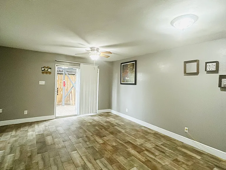 7934 Leonora St — Photo 10