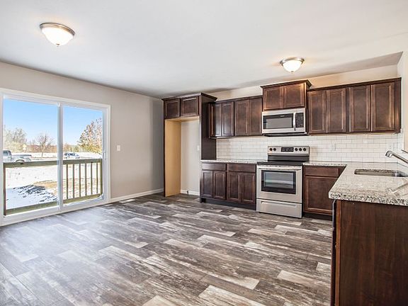 5th image of 209 Thornhill Ct