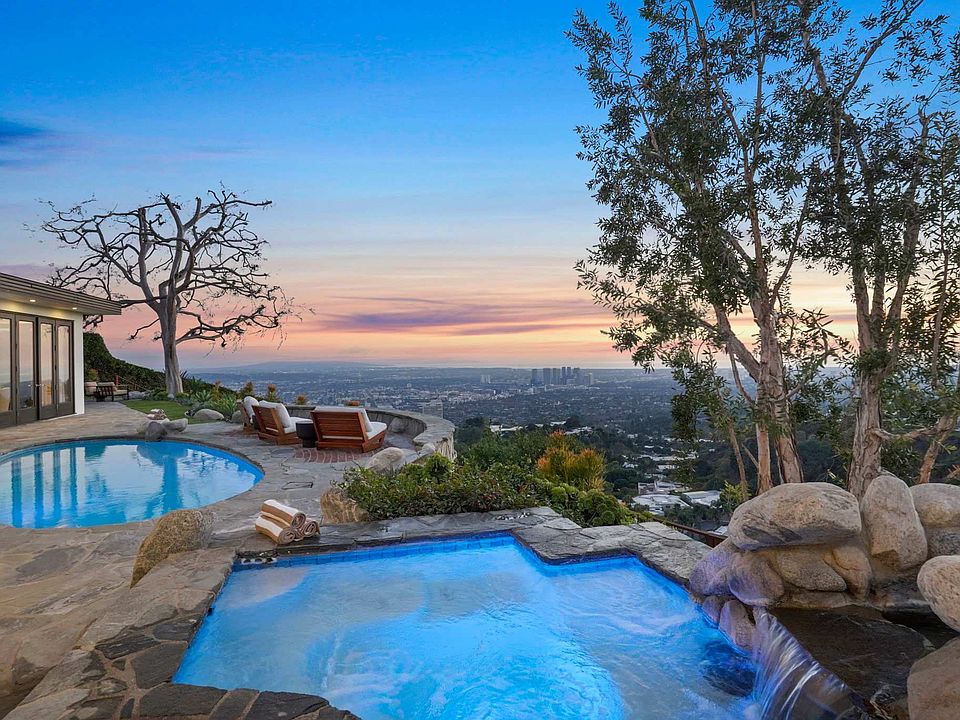 Take in sweeping views of the city, canyon, and ocean.