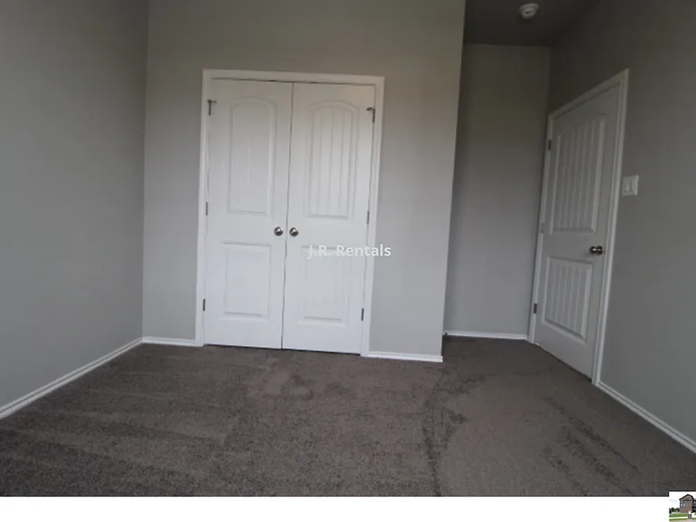 227 Green Valley Dr — Photo 11