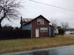 212 E Davis St, Dakota, IL 61018
