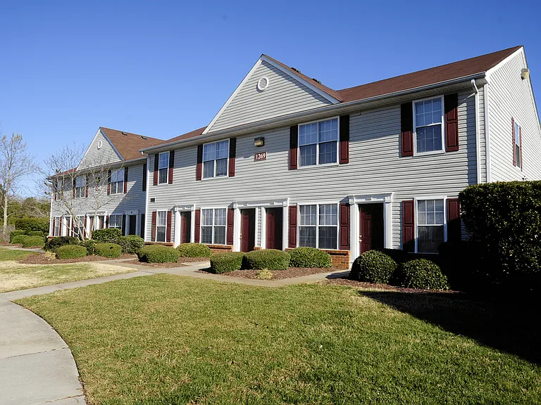 Ocean Gate Apartments — Photo 2