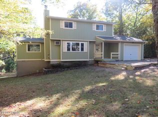 105 Pocono Circle Dr E, Dingmans Ferry, PA 18328