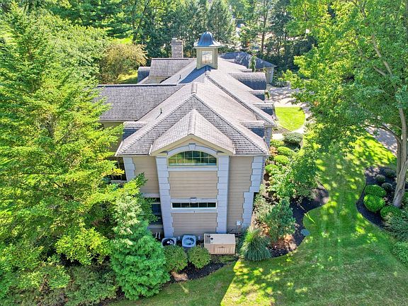 4th image of 2512 Fairway Ln