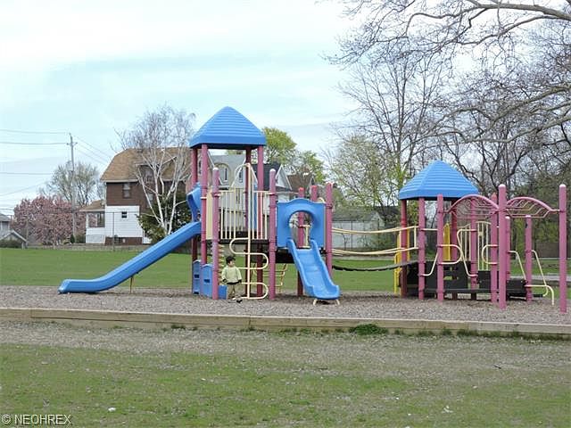 2nd image of 959 1/2 Pitkin Ave