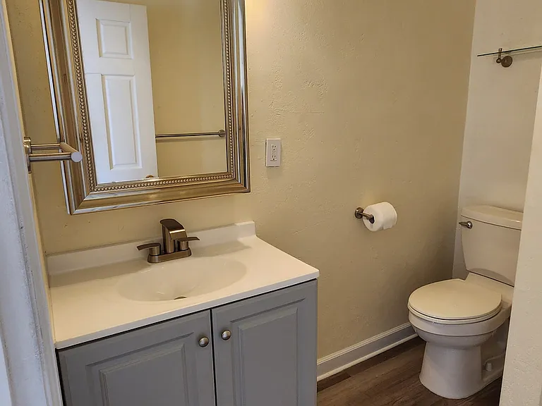 Metro Apartments — Photo 7