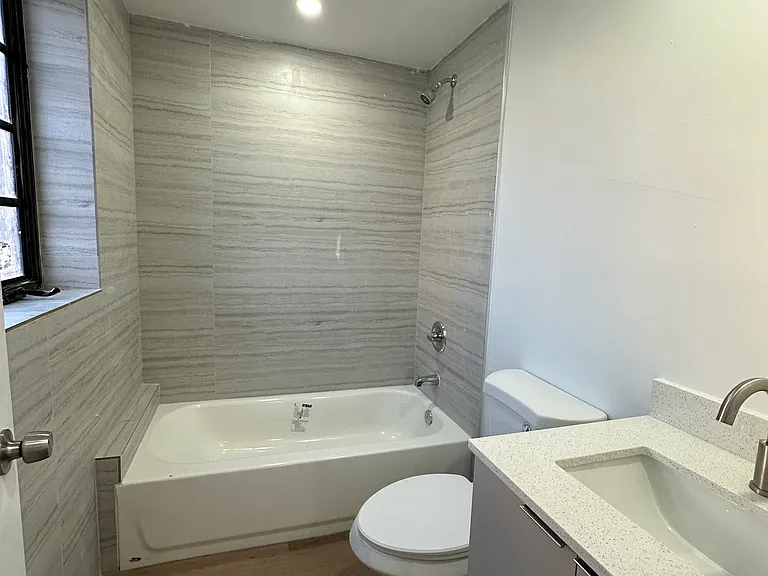 1619 Jefferson Ave #6 — Photo 5