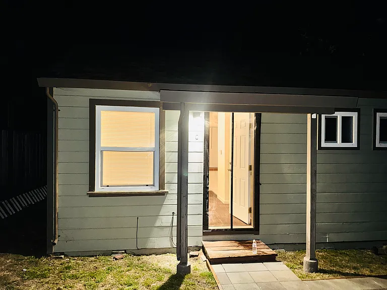 1293 Clover Dr #C — Photo 3