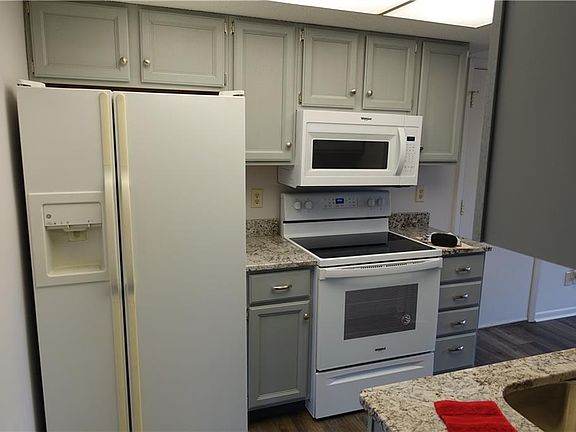 2nd image of 25 Shorewood Dr S