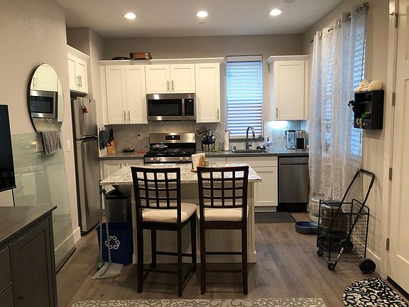 3rd image of 1667 Harvest St
