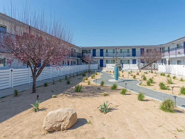 Tyler Arms Apartments - Riverside, CA — Photo 25