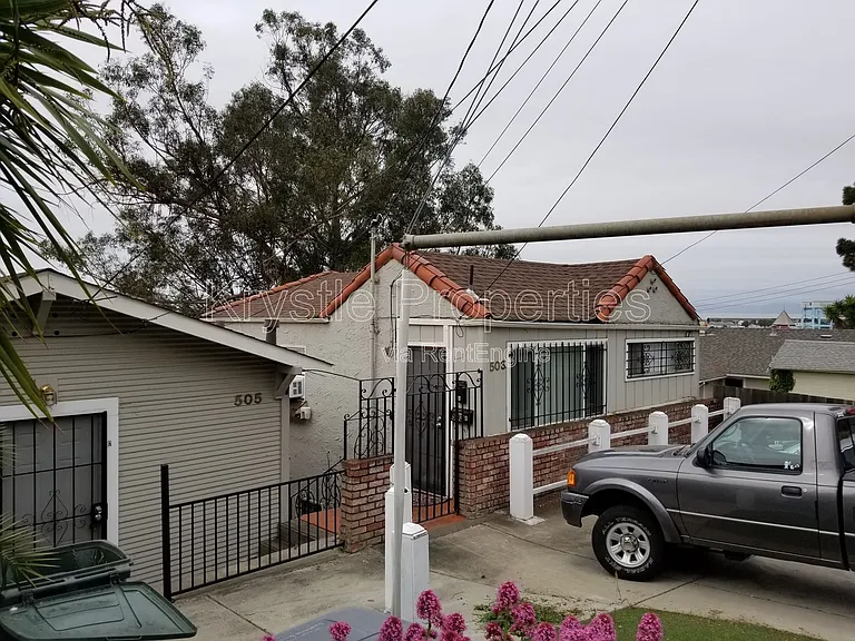 505 Hichborn St #B — Photo 3