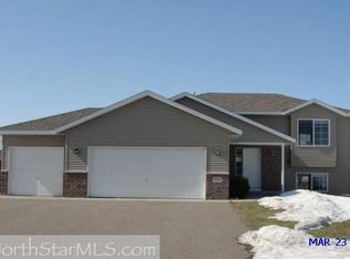 1584 Plum Creek Dr, Cambridge, MN 55008