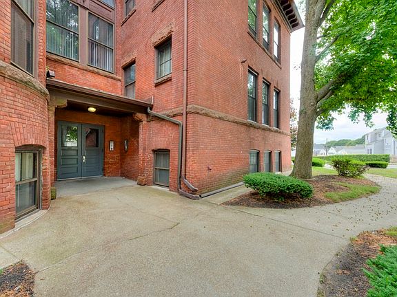 2nd image of 321 Plantation St APT 102