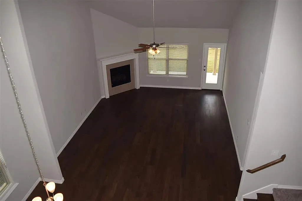 4 bed, 2.5 bath, 3282 sqft, $3,150 — Photo 2