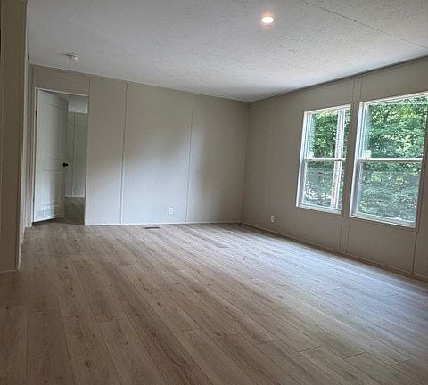 5th image of 599 New Hope Rd