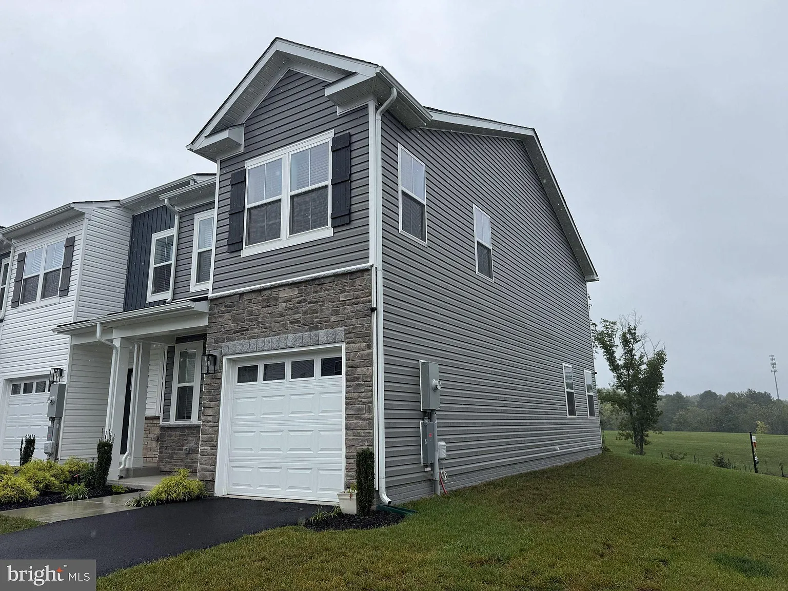 3 bed, 2.5 bath, 1500 sqft, $2,000 — Photo 2