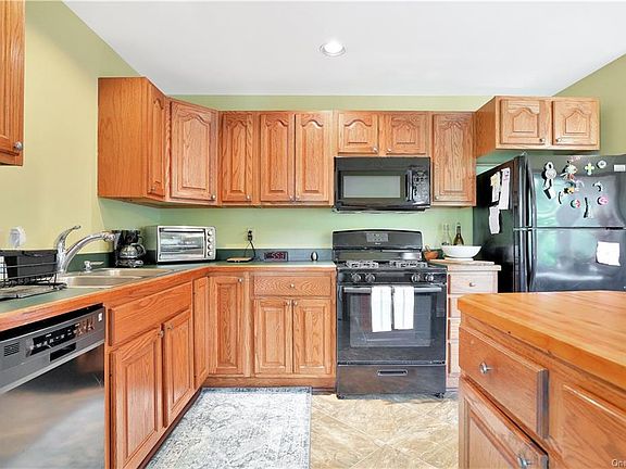 4th image of 251 Orchard Dr