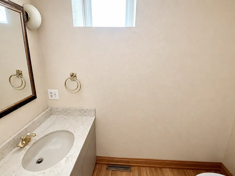 534 W Dickens Ave #2 — Photo 21