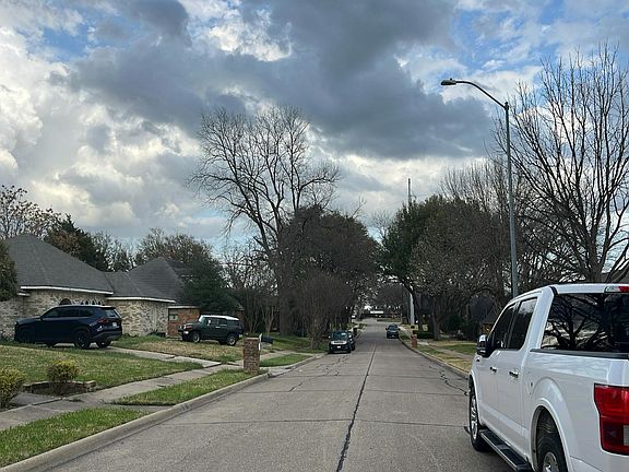 4th image of 3302 Oxford Dr