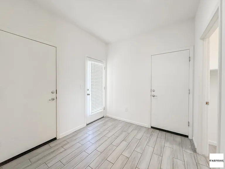 1741 W Pollack St — Photo 11