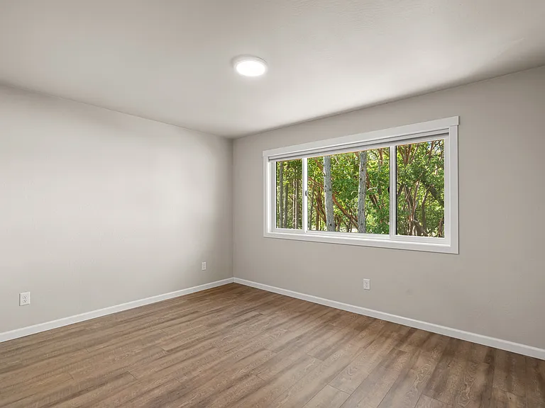 459 Hudson Ln — Photo 8