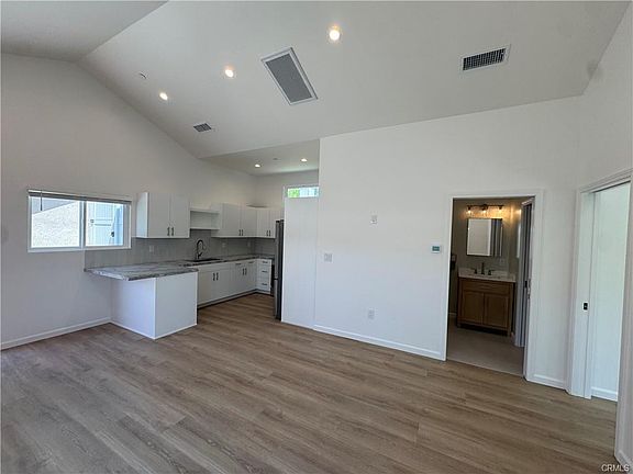 5th image of 5032 Serrania Ave