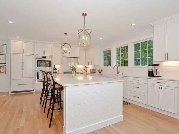8 Blueberry Rd, Marblehead, MA 01945