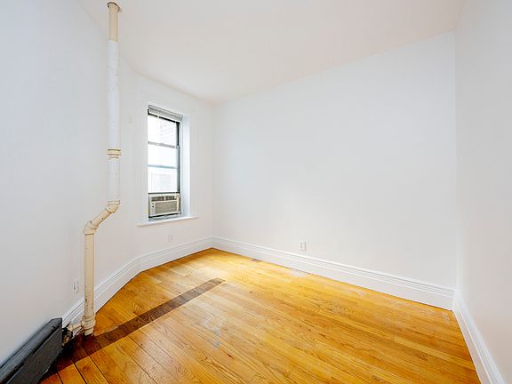 5th image of 411 W 44th St APT 4