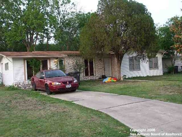 1st image of 131 Pollydale Ave