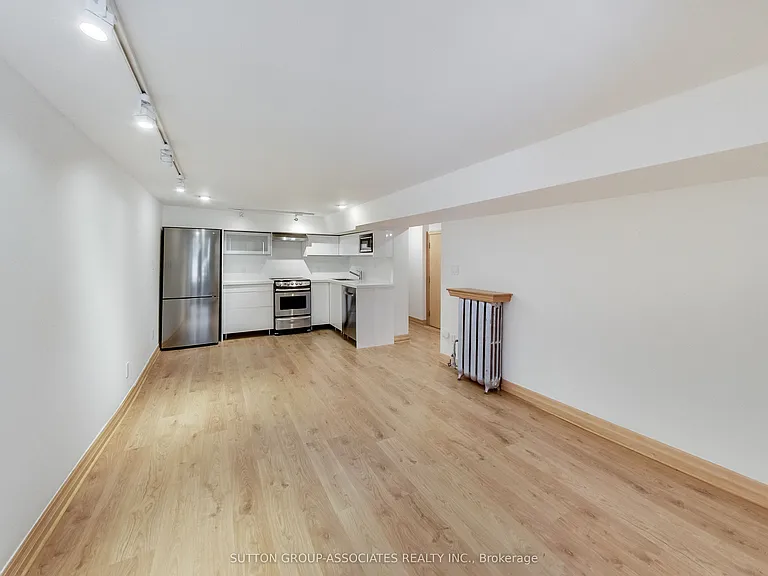 20 Kendal Ave #LOWER — Photo 6