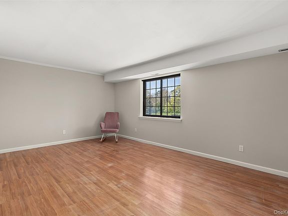 5th image of 5 Pinebrook Place #5