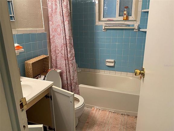 5th image of 521-535 NW 19th Ave