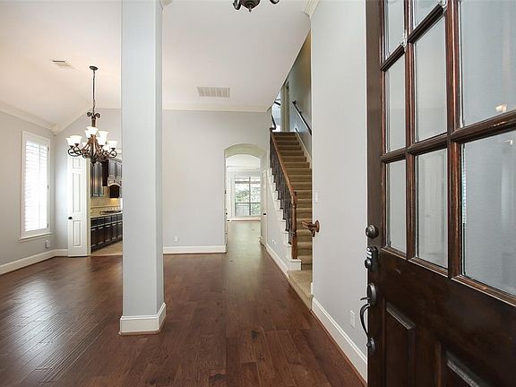 5th image of 126 N Almondell Cir