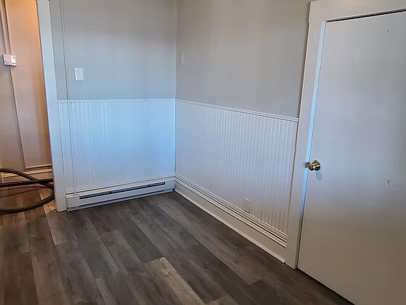 Eat-in area within kitchen