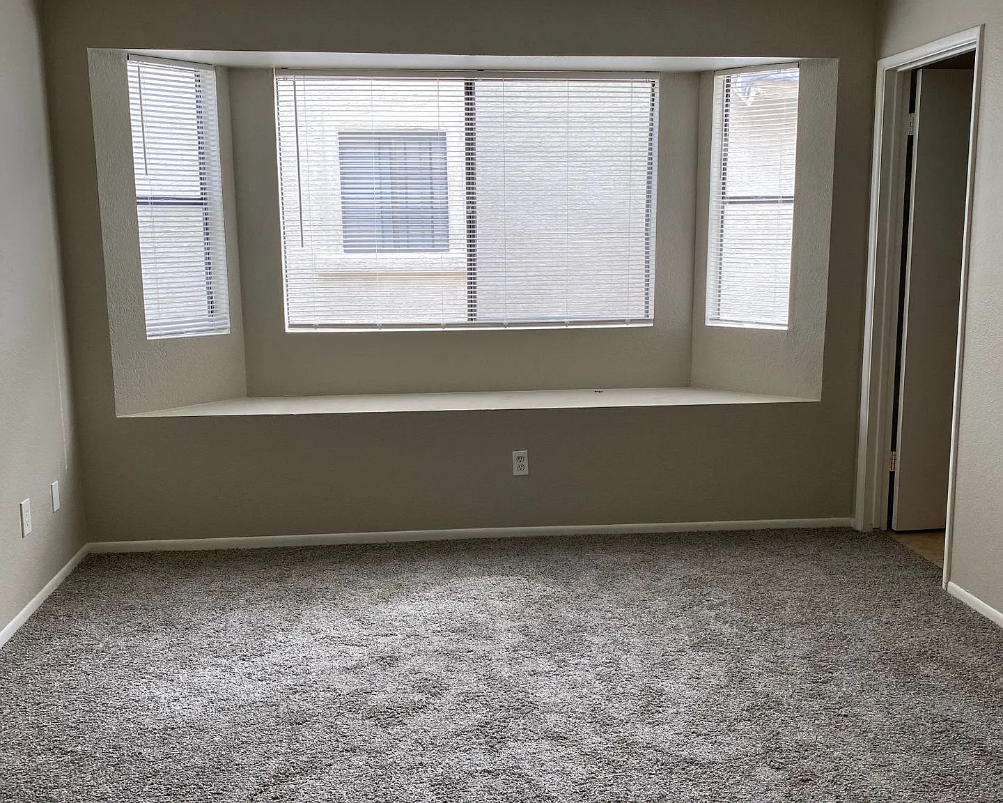 Roomy 2 bedroom 2 bathroom Apartment — Photo 4