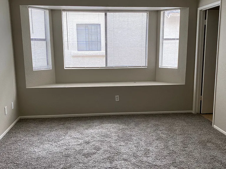 Roomy 2 bedroom 2 bathroom Apartment — Photo 4
