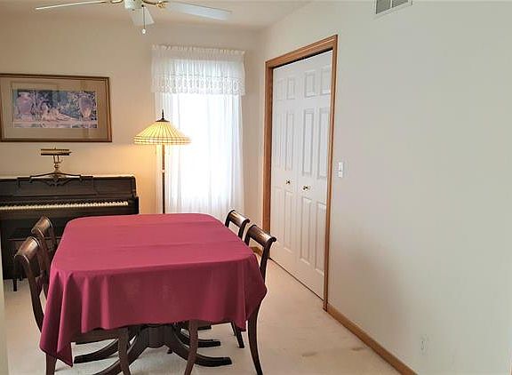 5th image of 390 Holly Field Ct