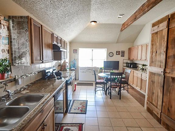 5th image of 1601 Liberty Ln