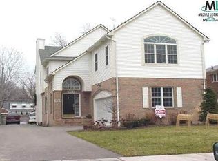 892 Neff Rd, Grosse Pointe, MI 48230