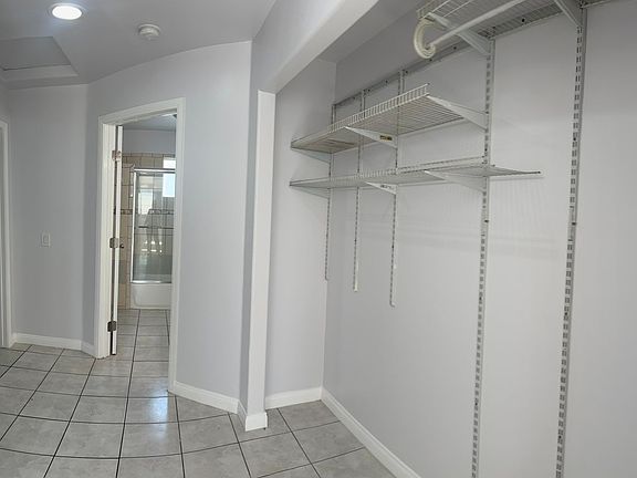4th image of 1454 N Gaviota Ave