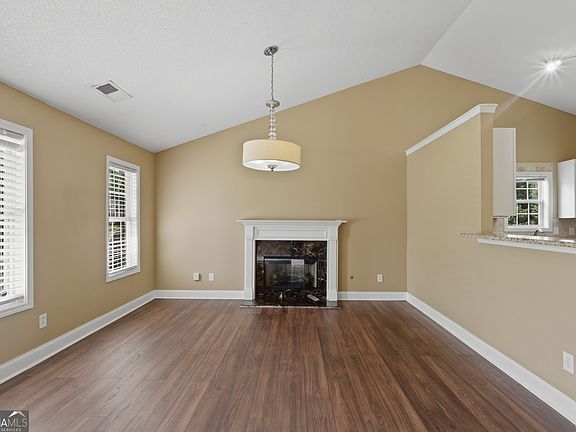 4th image of 3125 Brookfield Dr