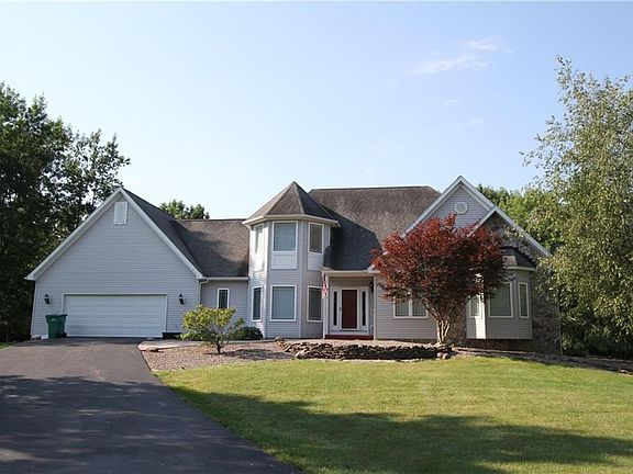 2nd image of 7 Stag Creek Trl