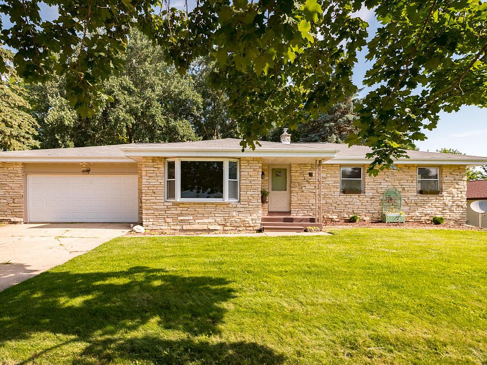 1st image of 402 Meadow Park Dr