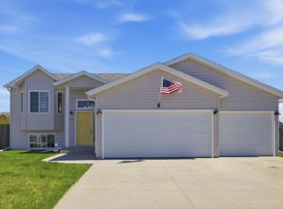4537 Newport Ln, West Fargo, ND 58078