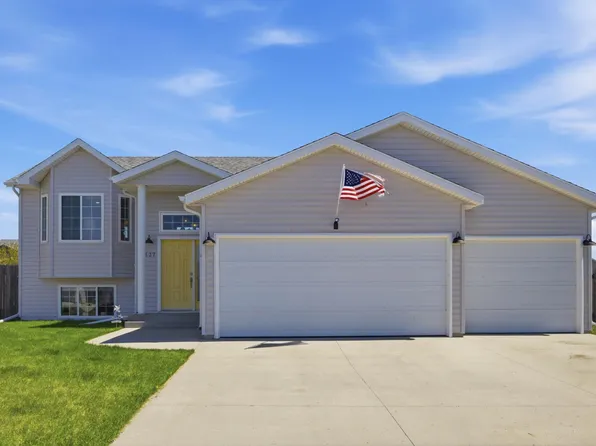 4537 Newport Ln, West Fargo, ND 58078