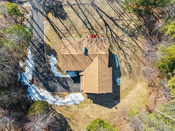 3rd image of 109 Middle Winchendon Road